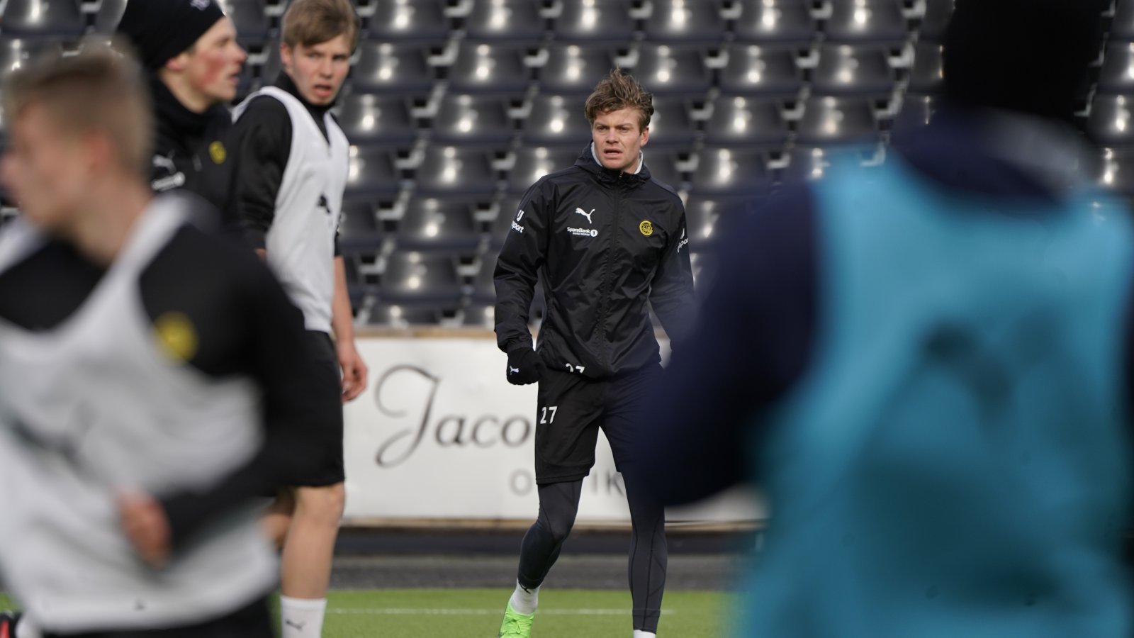 Glimt-spilleren Sondre Sørli beveger seg i en spillsekvens på trening på Aspmyra stadion. 