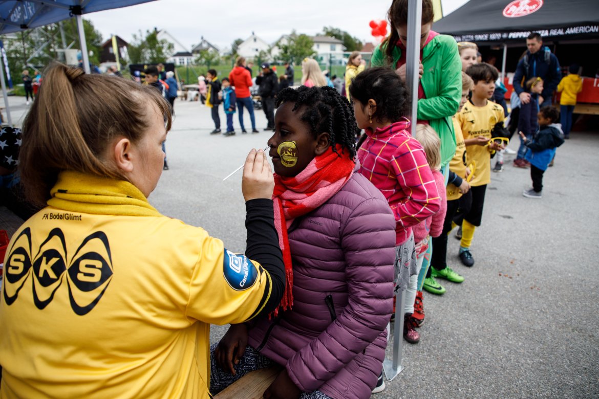 Ansiktsmaling i Fanzone.