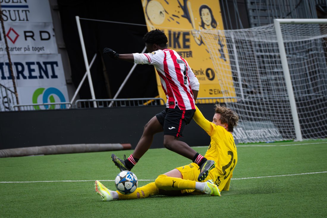 En av mange dueller mellom Bodø/Glimt og Brentford. Foto: Rune Larsen