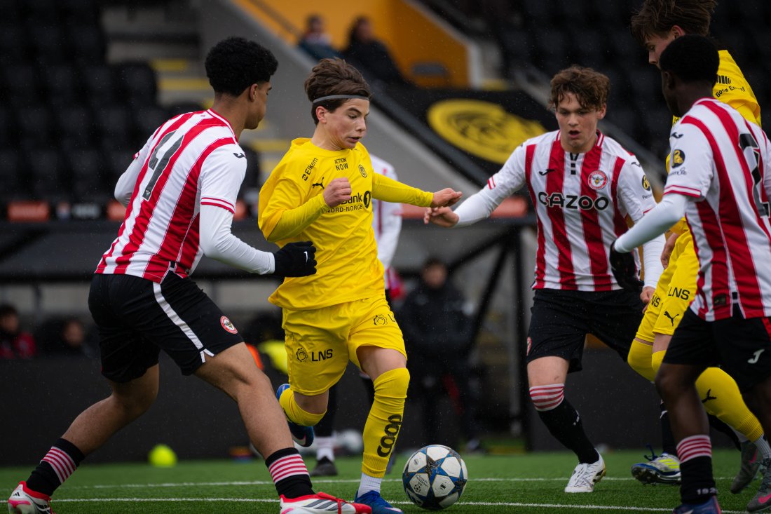 Bodø/Glimt og Brentford i aksjon på Aspmyra. Foto: Rune Larsen