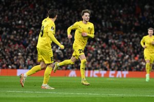 Håkon Evjen og Sondre Brunstad Fet jubler for scoring mot Manchester United på Old Trafford 28. november 2024