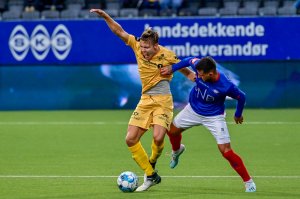Fredrik André Bjørkan under kampen mot Vålerenga på Aspmyra i 2019.