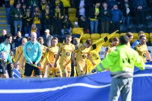 Innmarsj: Glimtspillere entrer banen under OBOS-ligakampen mellom Bodø/Glimt og Mjøndalen 28.05.2017. 