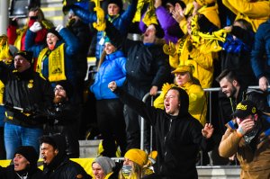 J-feltet under kamp. Tilskuere.