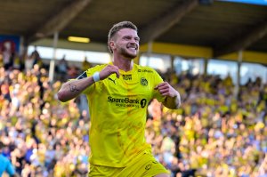 Kasper Høgh jubler for scoring mot Haugesund på Aspmyra stadion i 2024