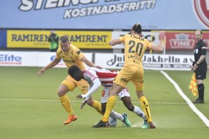 Marius Lode og Amor Layouni i kampen mot Tromsø hjemme på Aspmyra. TIL på besøk.
