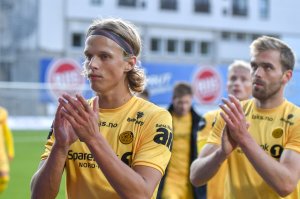 Ulrik Saltnes og Brede Moe på vei i garderoben etter kampen mot Odd.