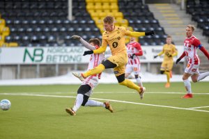 Kristian Fardal Opseth setter mål mot Tromsø IL.