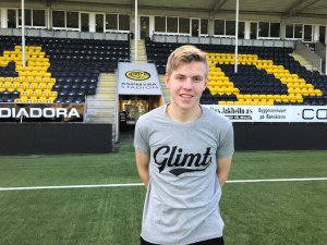 Jens Petter Hauge inviterer russen til kamp.