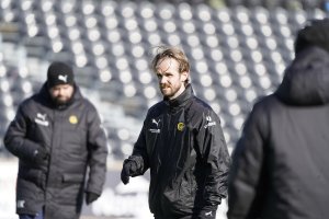 Daniel Berntsen trener på Aspmyra samme dag som han fikk kontrakt. 