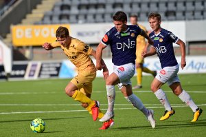 Fredrik André Bjørkan i kampen mot Strømsgodset på Aspmyra 2020.