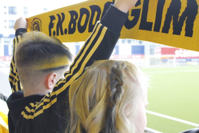 STIL Frisør gir alle barn vårens feteste look før kampen mot Kongsvinger. PS! Ta med pannebånd!