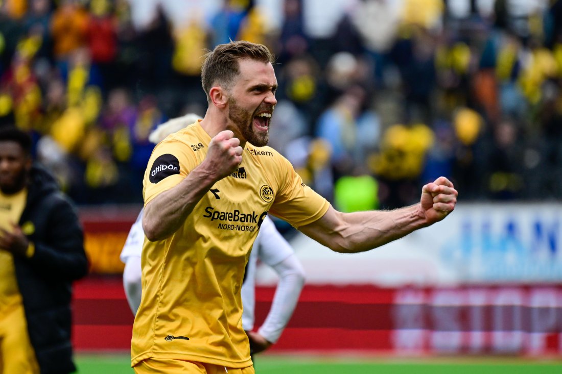 Brede Moe feirer seier 3–2 mot Rosenborg på Aspmyra i mai 2023