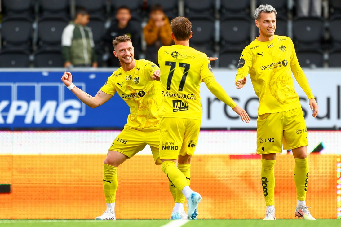 Kasper Høgh feirer 5–0-scoringen i 6–0-seieren mot Sarpsborg på Aspmyra i 2024