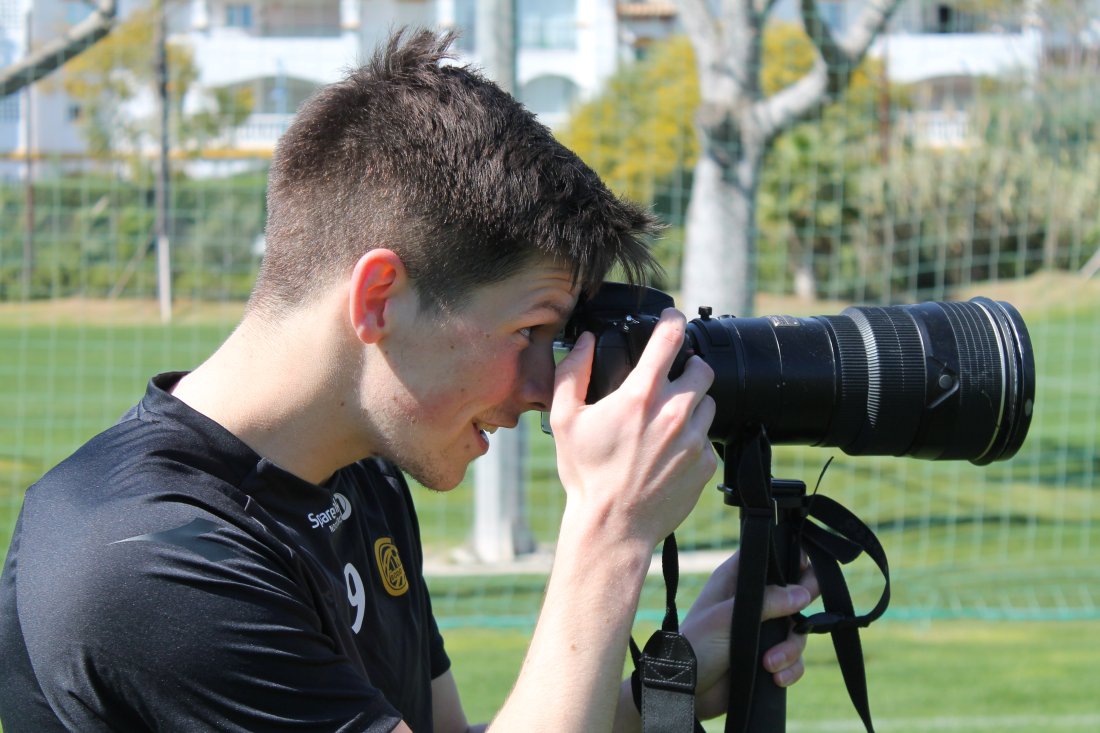 Sondre Brunstad Fet er fotograf på treningsleir i Spania i 2021.JPG