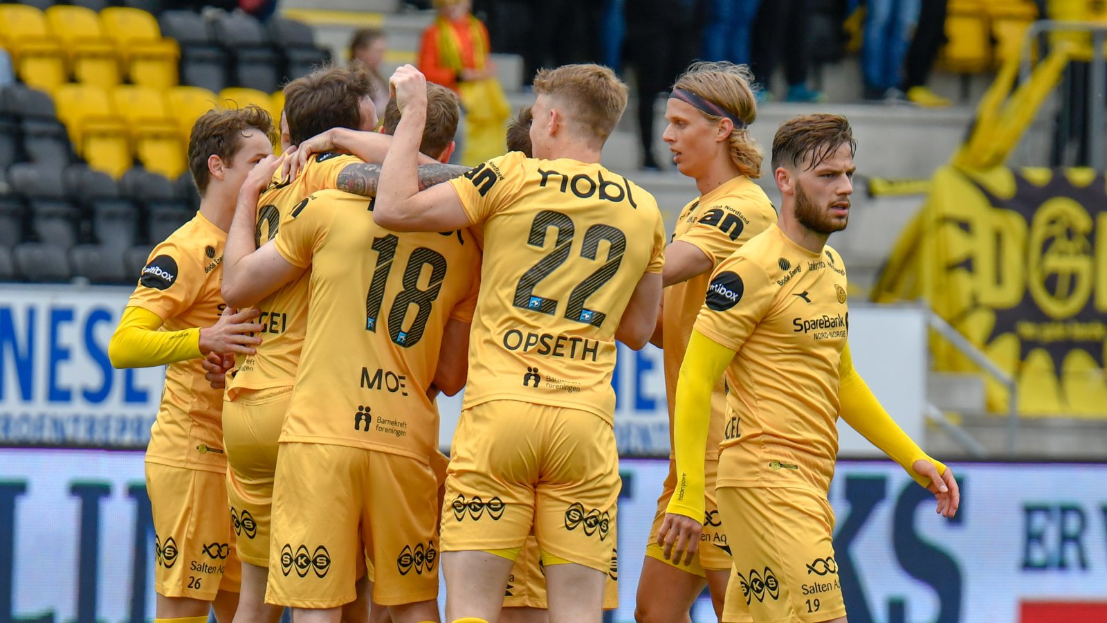 Bodø/Glimt feirer etter at José Àngel satt ballen i mål og utlignet til 1-1 i kampen mot Sandefjord.