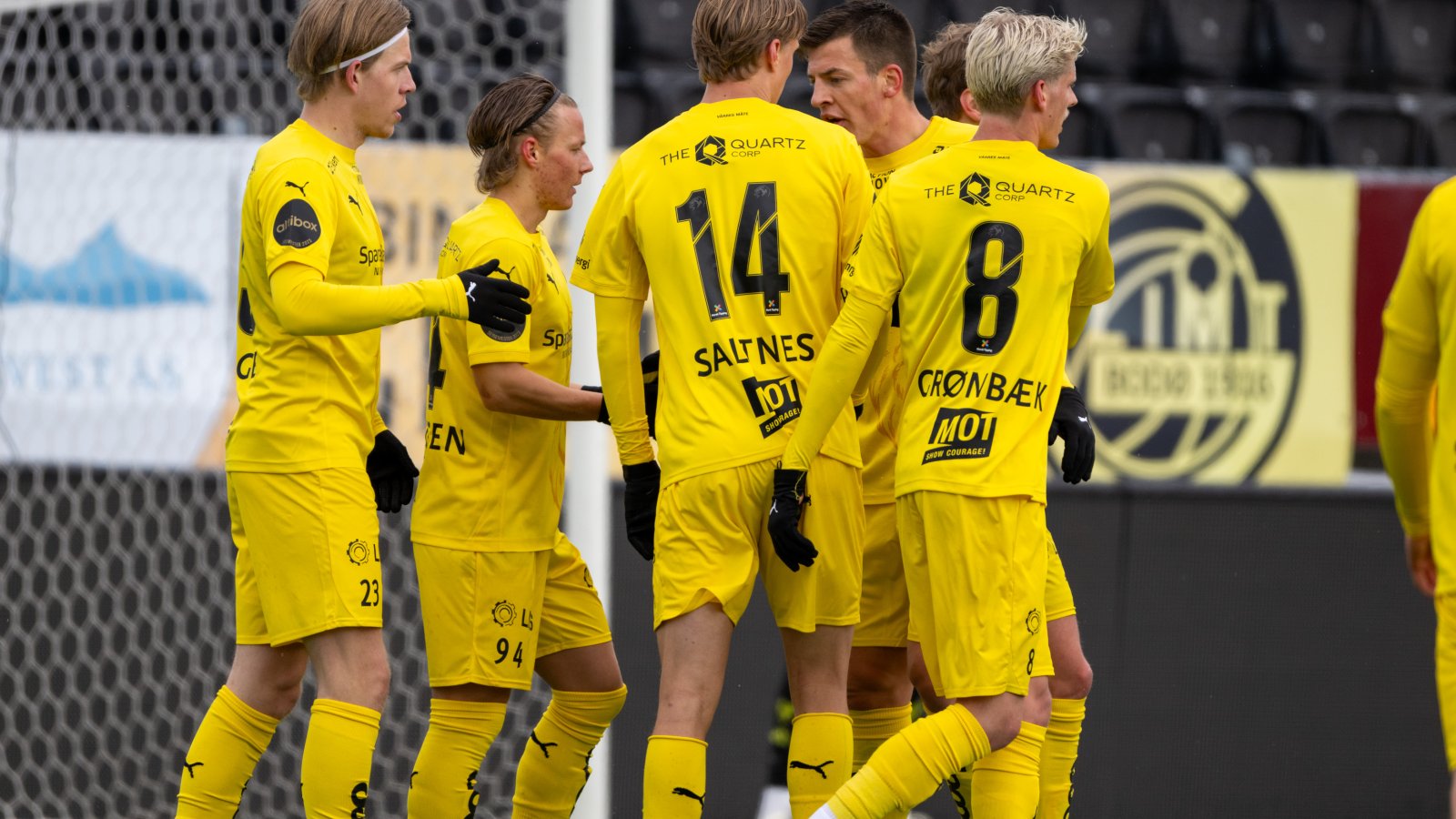 Glimt-spillerne Jens Petter Hauge, August Mikkelsen, Jostein Gundersen, Ulrik Saltnes og Albert Grønbæk jubler for scoring i treningskampen mot Molde i mars 2024