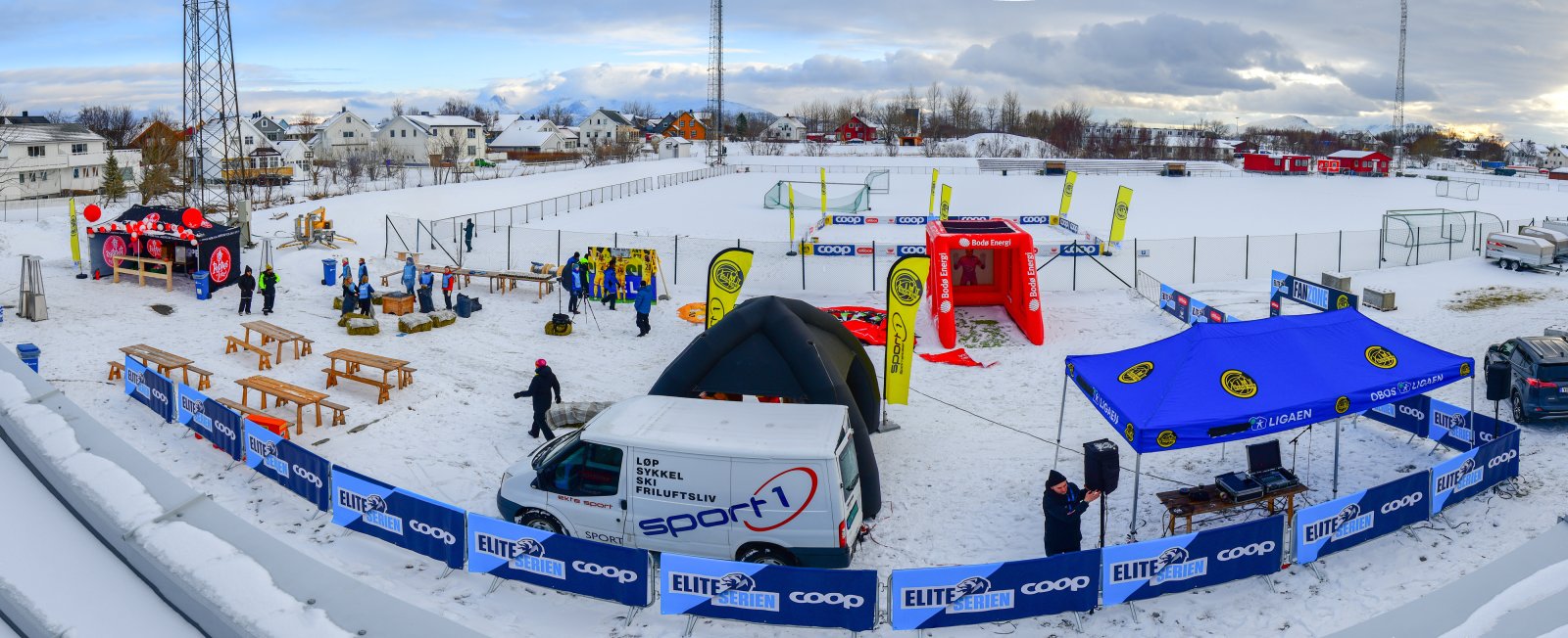 Fanzone før åpning.