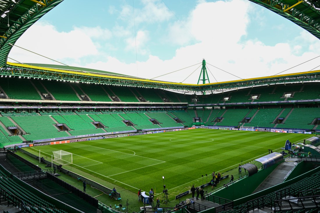 Foto av innsiden Sporting CPs stadion i Lisboa