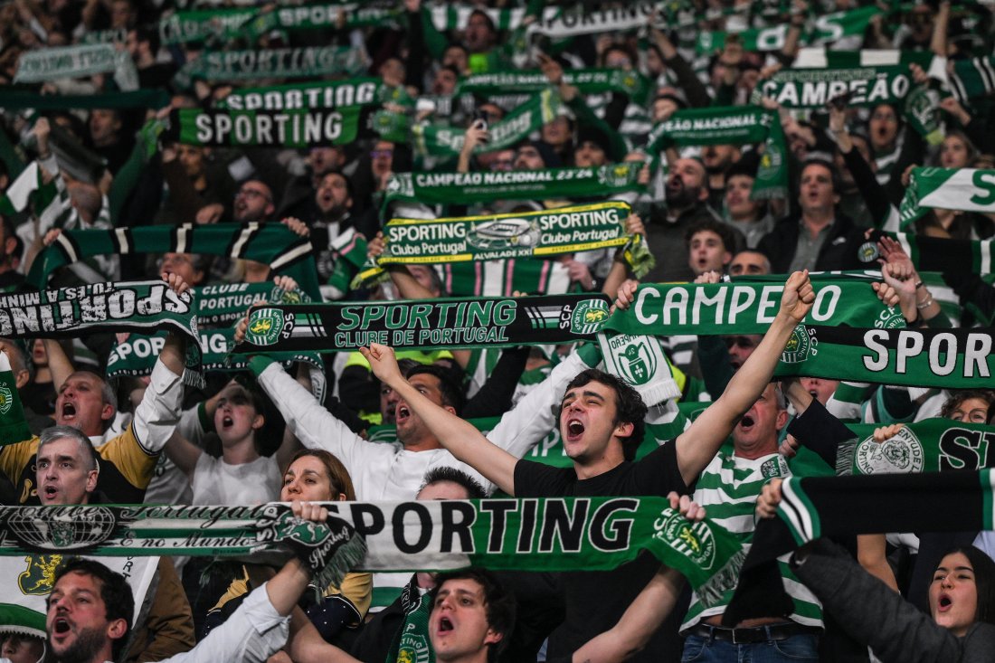 Foto av Sportin CP-supportere under bortekampen mot Manchester City under fjorårets Champions League-turnering