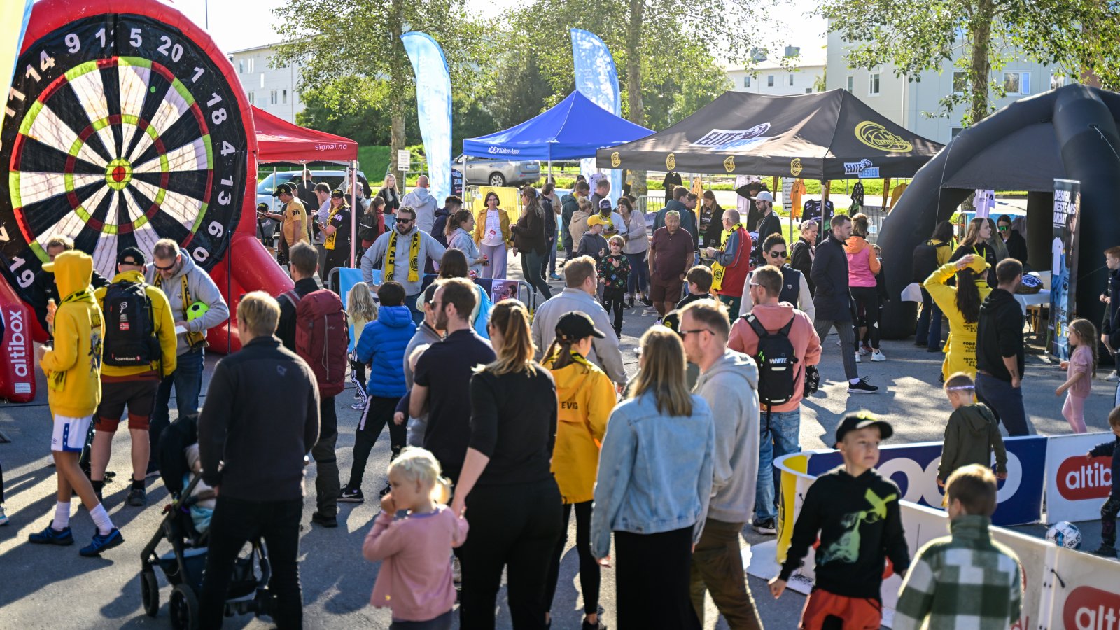 Fanzone før Molde-kampen på Aspmyra 2022. Fanzone+.