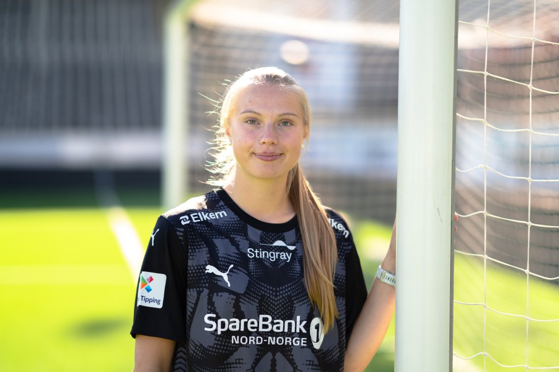 Emma Behrns er på plass på Aspmyra stadion. Foto: Vilde Hiller Rasmussen.