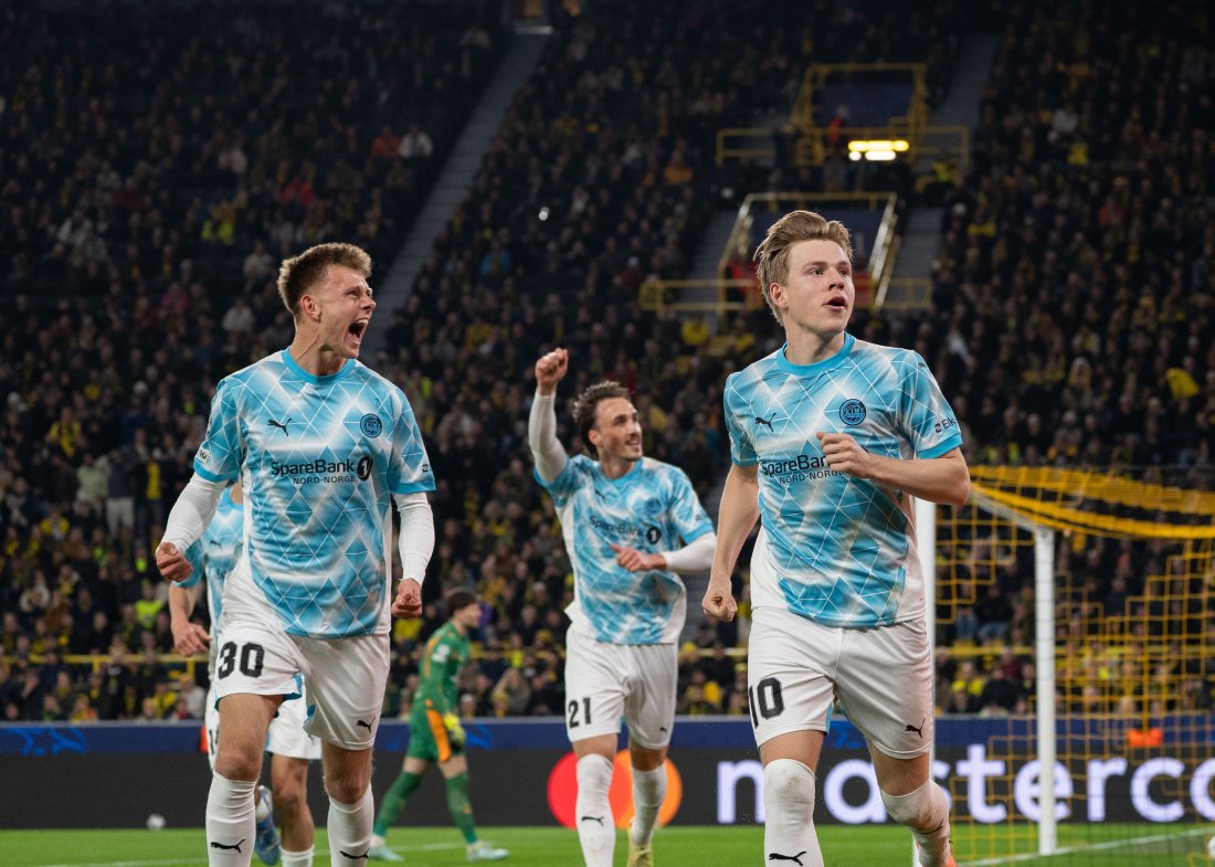 Jens Petter Hauge og Mathias Jørgensen feirer utlikning til 2–2 på Signal Iduna Park i desember 2025