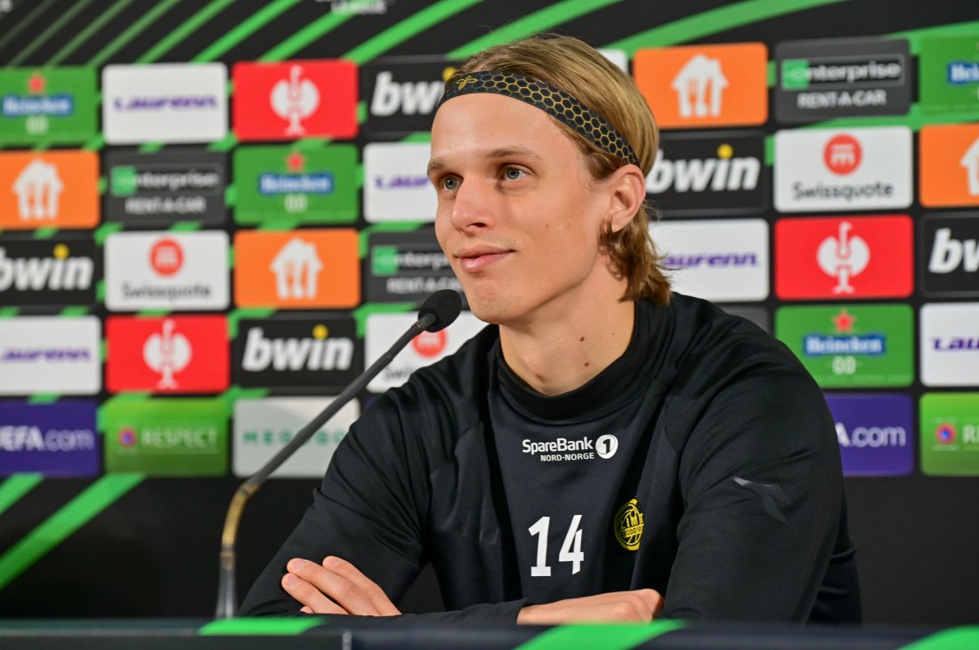 Ulrik Saltnes på pressekonferanse dagen før kampen mot Zorya i Zapporizhzha i Ukraina høsten 2021.jpg