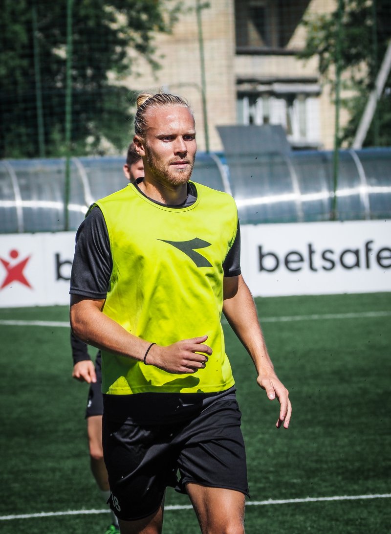 Lars-Jørgen Salvesen virket pigg og fin på mandagens Glimt-trening i Litauen. Foto: Niklas Aune Johnsen