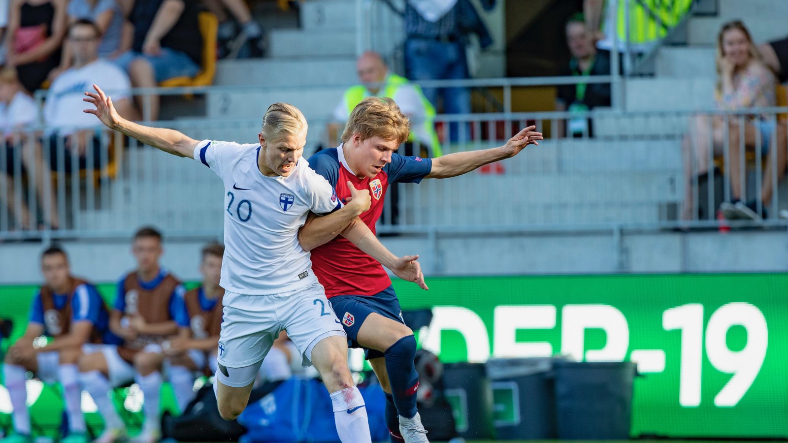 Jens Petter Hauge i aksjon under U19-kampen mot England.