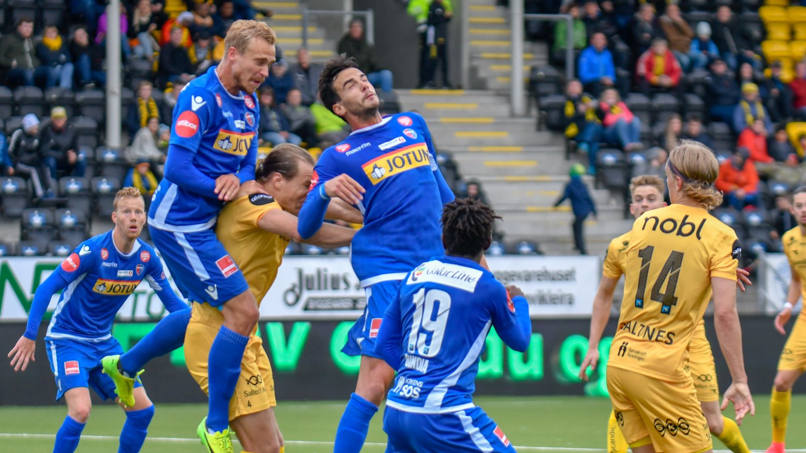 Martin BJørnbak i duell mot Sandefjord hjemme på Aspmyra.