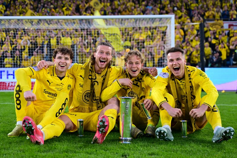 Kasper Høgh vant cupgull i mai. Her sammen med Håkon Evjen, Sondre Auklend og Odin Bjørtuft.