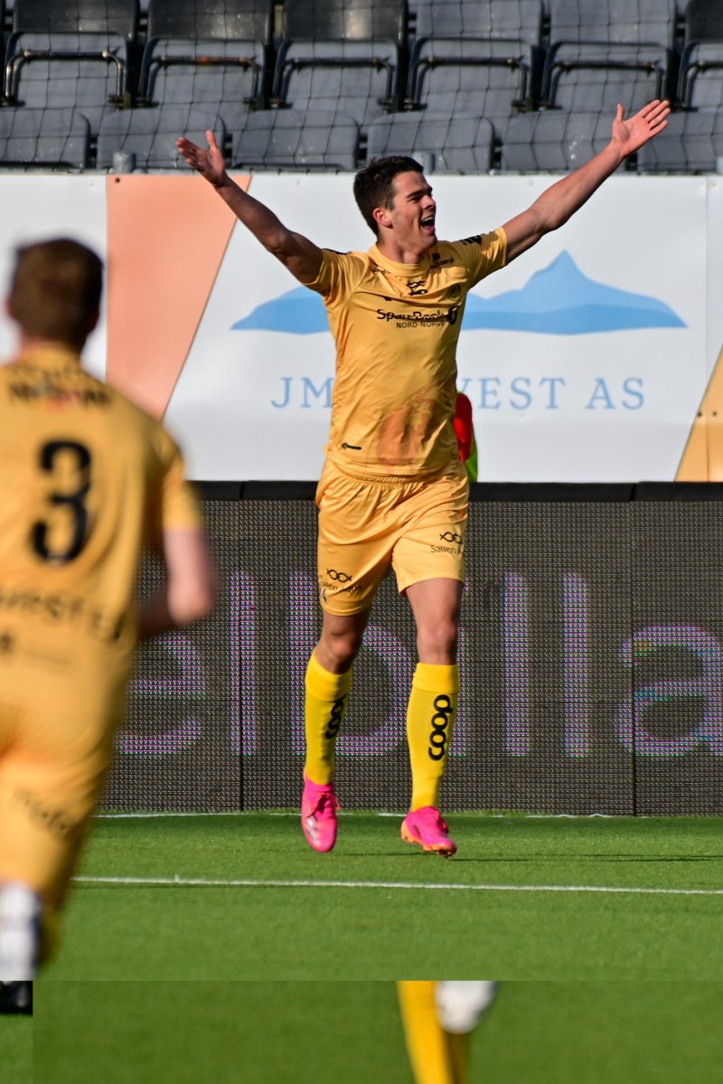 Lasse Nordås jubler for scoring mot Strømsgodset på Aspmyra i 7-2-seieren i 2021. Foto: Kent Even Grundstad