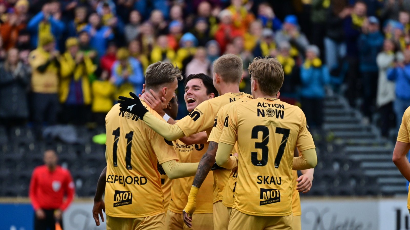 Hugo Vetlesen fra A-laget i fokus etter scoringen til Runar Espejord på Aspmyra under kampen mot Linfield i Champions League-kvalifiseringskampen i 2022.