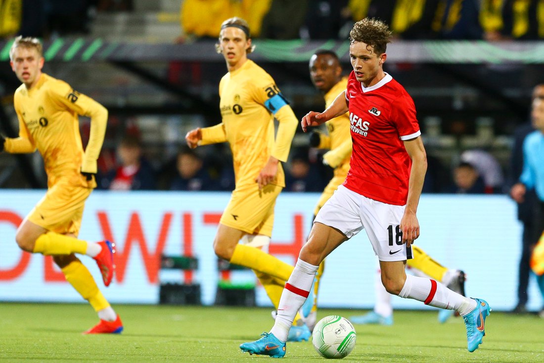 AZ Alkmaars Håkon Evjen og Bodø/Glimts Ulrik Saltnes under Europa conference leauge 2022 mellom Bodø/Glimt og AZ Alkmaar på Aspmyra stadion. Foto: Mats Torbergsen / NTB