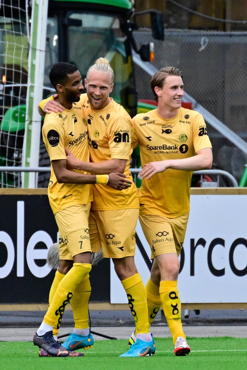 Amahl Pellegrino, Lars-Jørgen Salvesen og Marius Høibråten under hjemmekampen mot Zalgiris på Aspmyra 2022.