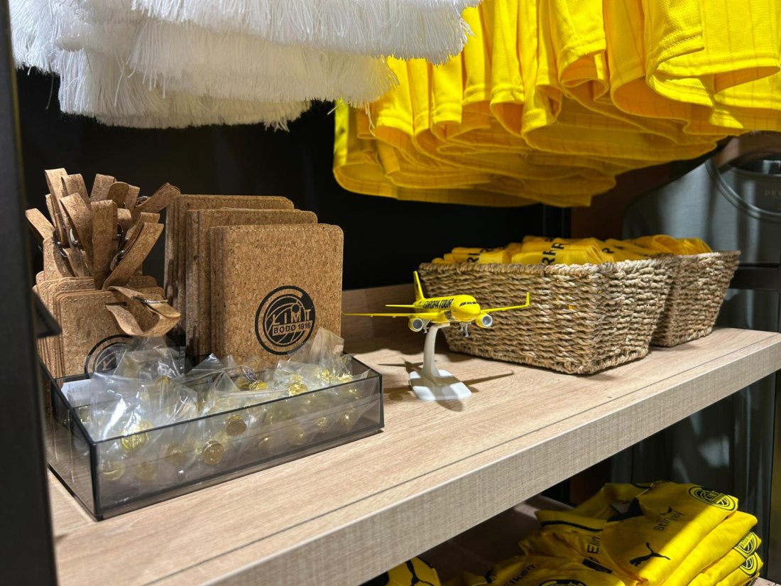 Glimt-effekter på utstilling på flyplassen. 