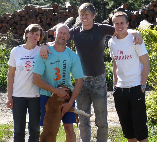 FAMILIEN FRIEDRICH: Fra venstre: Roseli (mor), Jorge (far), Douglas (bror) og Ricardo.