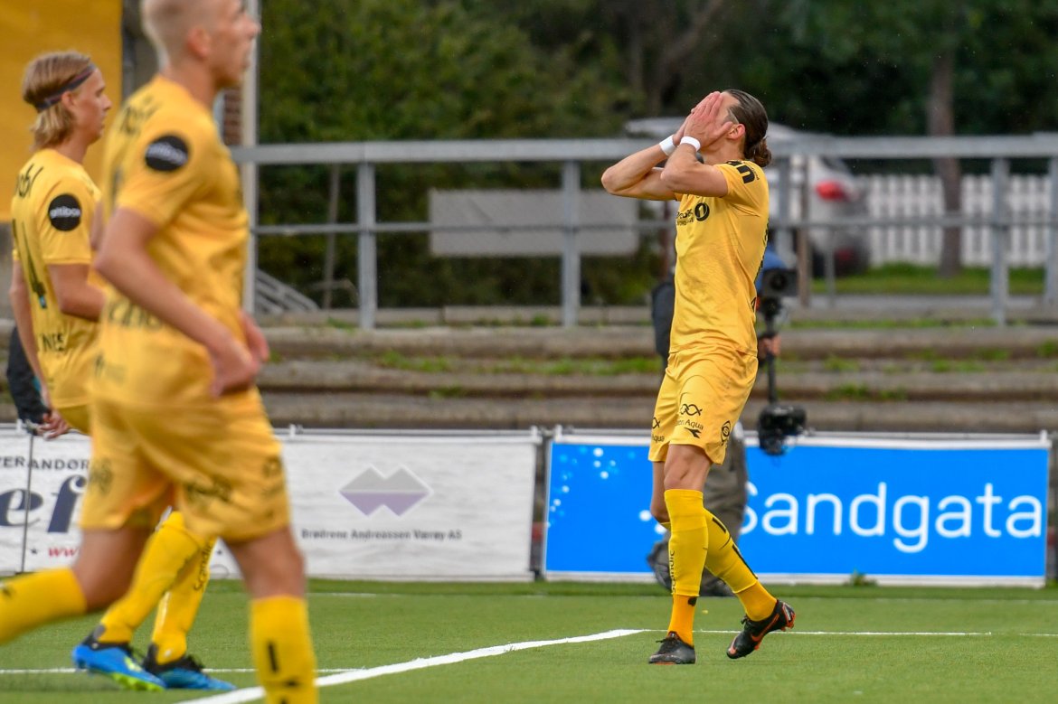 En skuffet Amor Layouni under kampen mot Odd.