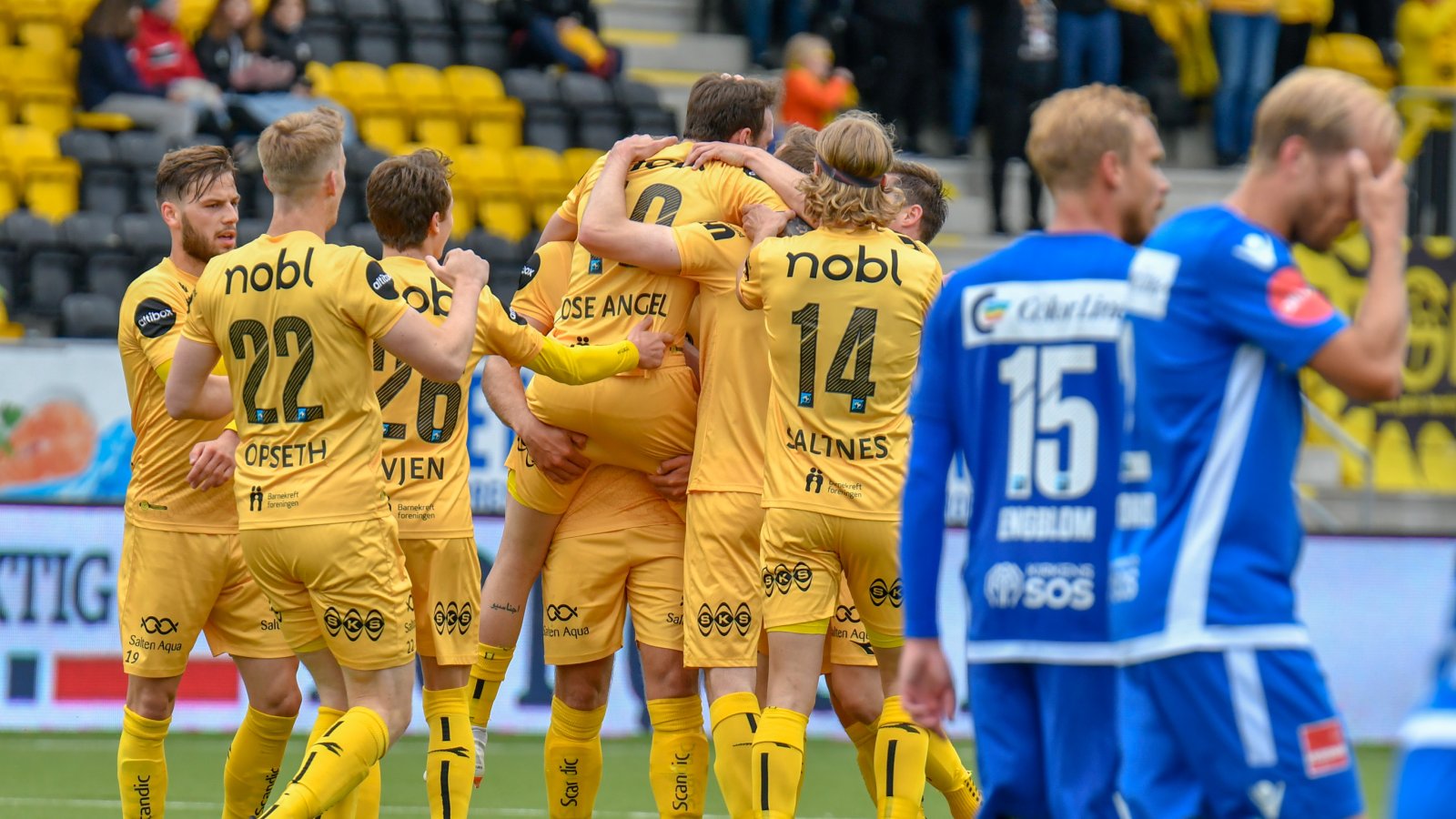 José Ángel sammen med resten av Bodø/Glimt etter utligningen i hjemmekampen mot Sandefjord.