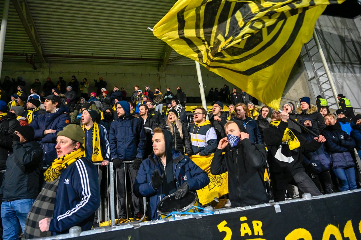 God stemning på tribunen. J-feltet under kampen mot Rosenborg 31. mars 2019.