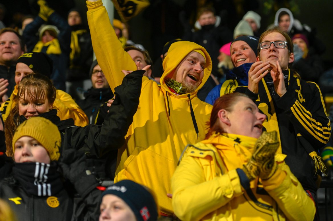 Supportere på J-feltet under kampen mot Rosenborg 31. mars 2019.