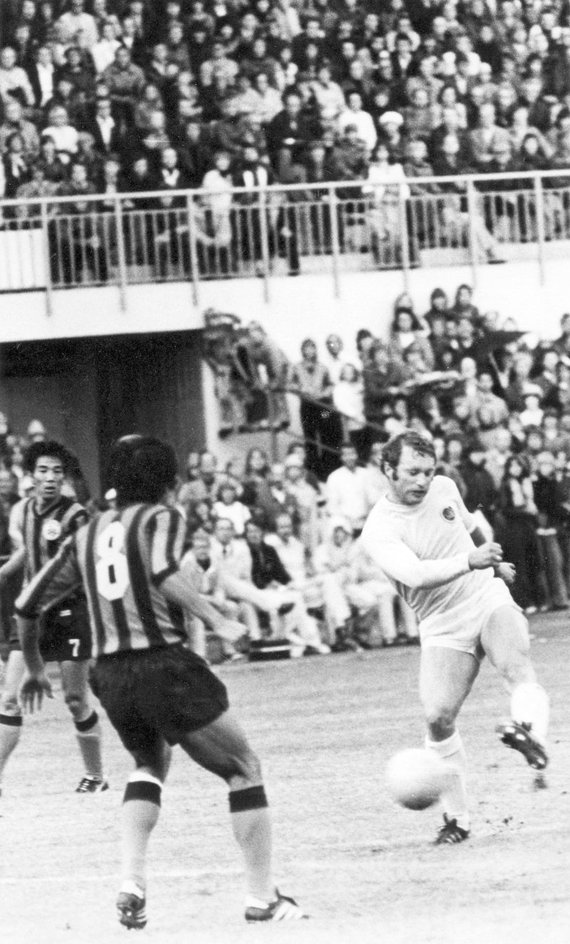 Arne Hanssen fyrer av et skudd mot Inter i Europacupen i 1978. Hanssen ble målscorer. Glimt tapte 2-1 og 7-1 sammenlagt. Foto: Arkiv i Nordland