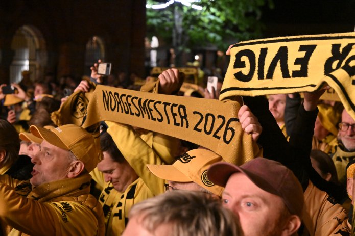 Gullskjerf fra cupfinalen i salg nå